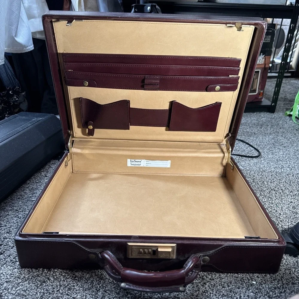 Hartmann Vintage Mens Attaché Briefcase Mahogany Bellting Leather